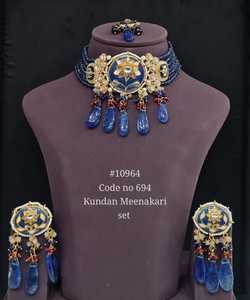 Ensemble de bijoux Kundan Meenakari, design floral, plaqué or, collier, boucles d'oreilles, tikka, bijoux de mariage pour femmes, 694 - Product Image 3
