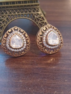 Boucles d'oreilles clous vintage AMAIRA JEWELS plaquées or, forme pentagone, serties de cristaux et strass, bijoux de fiançailles pour femme - Product Image 1