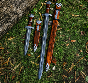 Par de espadas vikingas |   Funda de espada de acero de Damasco grabada a mano de alta calidad |   SAZ ENTERPRISES Norse Ragnar El Mejor Regalo de Navidad - Product Image 5