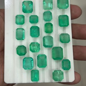 ขายร้อน! มรกตโคลอมเบียธรรมชาติ รูปทรงคละแบบ ขายส่ง มรกตสีเขียว น้ำหนัก 3 ถึง 6 กะรัต คุณภาพเกรด AA น้ำมันน้อย - Product Image 2