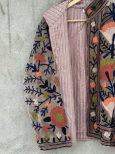 Blouson Bomber en Velours Brodé Suzani Multicolore Fait Main 100% Coton Respirant Écologique Réversible Unisexe Artisanat Folklorique - Product Image 6