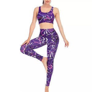 Ensemble de 2 pièces de sport pour femmes, couleur unie, avec ceinture, haut court, tenue de yoga respirante, survêtement, veste et leggings – Vente en gros - Product Image 1