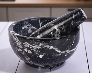 Mortero y pilón de mármol artesanal con superficie lisa para moler fácilmente ajo, hierbas y especias - Product Image 1