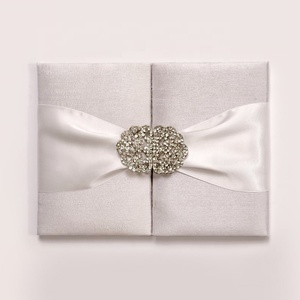 Invitación de Boda Plegable con Aspecto de Seda Gris, Broche de Cristal, Cinta de Satén con Tarjeta Plateada y Bolsillos - Product Image 1