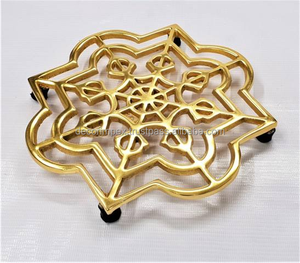 Dessous de verre de forme ronde en laiton de haute qualité pour la décoration de table Nouveau sous-verre de conception Meilleur prix - Product Image 1