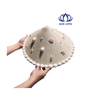 Chapeau conique vietnamien en gourde sculptée sur mesure DISPONIBLE |   Artisanat écologique pour la décoration et les accessoires photo - Product Image 1