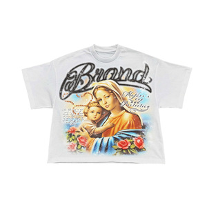 T-shirt blanc à manches courtes pour homme avec imprimé Vierge Marie et enfant, coupe classique, col roulé, logo formel sur le devant, 100 % coton - Product Image 1