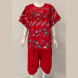 Pijama de verano casual para mujer, de rayón con estampado floral, cintura elástica, manga corta y pantalón hasta la rodilla, sencillo y suave. - Product Image 4