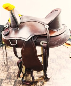 Silla de montar occidental de cuero de primera calidad para trabajo en ranchos y equitación profesional de vaqueros, disponible para la venta - Product Image 6