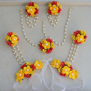 Joyería de Flores de Tela con Collar de Baby Breath, Pendientes, Hathful, Maangtika |   Haldi, Joyería Mehandi |   Ritual Mayún - Product Image 5