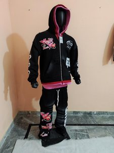 เสื้อฮู้ดดี้สามชิ้นแบบ OEM สไตล์สตรีทแวร์สำหรับผู้ชาย แนวพังก์สุดฮิต ซิปเต็มตัว ปักลาย งานปักคุณภาพสูง แฟชั่นใหม่ 2027 - Product Image 1