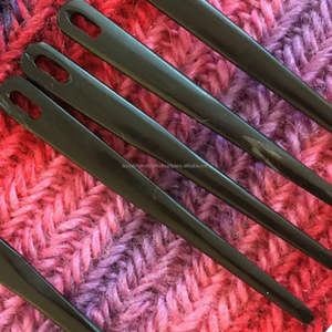 Aiguille en corne de buffle personnalisée pour le tricotage de Tayyab Handicraft - Product Image 2