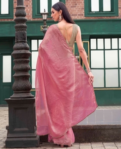 Sari traditionnel en soie rose et or bicolore KV prêt-à-porter avec chemisier non cousu pour les fêtes - Product Image 2