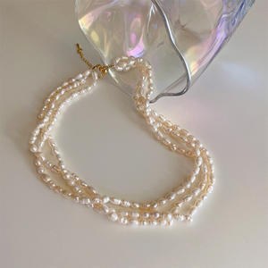 Collier en perles d'eau douce rétro français pour femmes, polyvalent, personnalité avec un tempérament doux, accessoire de mode tendance - Product Image 1