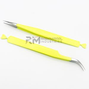 Pinzas para extensión de pestañas RMI Silver Tip con recubrimiento en polvo amarillo, juego de 2 pinzas con puntas diferentes: recta y curva. - Product Image 6