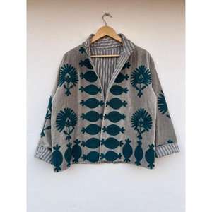 Chaqueta Suzani de Terciopelo Bordada a Mano con Bordado Bohemio de Algodón, Diseño con Botones para Invierno, Ropa Étnica para Mujer, Regalo de Navidad - Product Image 4