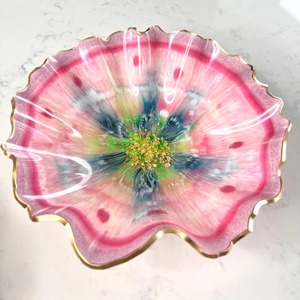 Magnifique bol en résine époxy avec design personnalisé, parfait pour un salon et une salle à manger sur le thème côtier. - Product Image 5