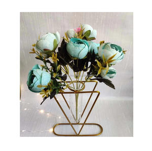 Vase floral moderne en aluminium de luxe, fait à la main, surface lisse, taille de couleur personnalisable pour décoration intérieure contemporaine de table - Product Image 3