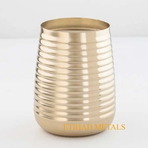Pot à bougie décoratif en métal, pots à bougies Dance of Frondescence, bougies parfumées votives, récipient à bougie en métal côtelé doré - Product Image 3