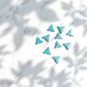 Pierre précieuse en quartz turquoise bleu naturel sculptée en forme de couteau de ninja, taille triangulaire 10x10mm, pierre lâche pour la fabrication de bijoux - Product Image 4