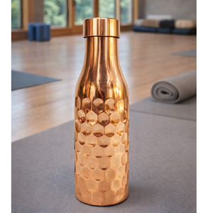 กระติกน้ำทองแดงลายดิมเพิล พร้อมฝาปิดลายตอกแบบพกพา ดีไซน์มินิมอล - Product Image 1