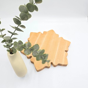 Assiette en bois en forme de feuille pour la photographie culinaire, accessoire de décoration sur le thème naturel, pour la présentation de plats et une expérience gastronomique raffinée - Product Image 6