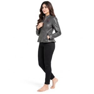Chaqueta de cuero moderna para mujer, hecha con material duradero y ajuste cómodo, que ofrece un acabado suave y costuras impecables. - Product Image 6