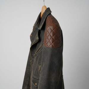 Blouson de motard en cuir véritable marron vieilli pour homme, style vintage, fabricant OEM/ODM - Product Image 2