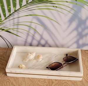 Plateau de service de luxe en marbre blanc avec accents dorés, compatible lave-vaisselle, portable pour comptoir de salle de bain, bijoux et vaisselle - Product Image 6