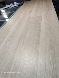Planchas de vinilo de lujo de roble moderno con microbisel para uso residencial y comercial, impermeables para exteriores, instalación con sistema de clic de doble bloqueo. - Product Image 4