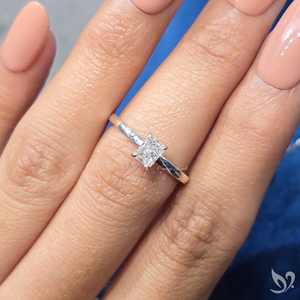 Bague de fiançailles en diamant de laboratoire taille radiant 0,5 carat certifié IGI, or massif 10K, solitaire - Product Image 5