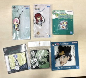 Breloques et sangles en caoutchouc usagés, articles d'anime du Japon - Product Image 1