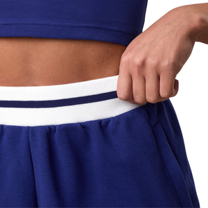 Shorts de sport pour femme bleu roi à bordure contrastante, taille élastique, légers, pour entraînement et fitness - Product Image 4