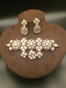 Ensemble de collier choker en argent plaqué or avec doublet vert de Amaira Jewels, design floral, pour femmes, fiançailles, mariage, anniversaire, luxe - Product Image 2