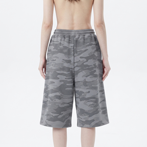 Shorts amples brodés pour femme, en molleton épais 420 GSM, style baggy, motif camouflage, longs - Product Image 2