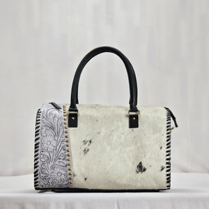 Bolso de hombro de cuero genuino de vaca con pelo, hecho a mano, con grabado floral plateado, de lujo, estilo occidental, para mujer - Product Image 4