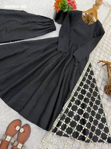 Conjunto de Plazzo-Kurta y Dupatta de Seda Romana de Alta Calidad para Uso Ocasional, con un Diseño Elegante, Fabricante de Moda Femenina - Product Image 4