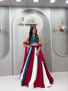 Ensemble Lehenga traditionnel indien en pur coton pour femmes avec un imprimé floral élégant, coupe classique, tenue de mariage, tenue ethnique - Product Image 2