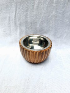 Brûleur d'encens religieux artisanal en bois de manguier écologique avec gravure laser, diffuseur aromatique et insert métallique toutes saisons - Product Image 3