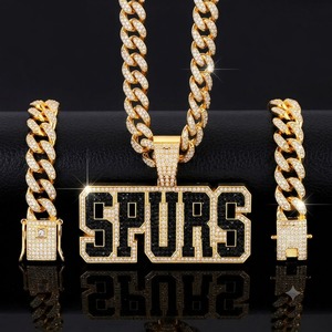 Collier pendentif numéro Hip Hop pour homme Luxira Jewels, plaqué or 18 carats, chaîne à maillons avec pierres naturelles et zircon cubique serti pavé - Product Image 3