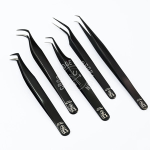 แหนบปลายขนตาแบบเรียบสีดำ - Product Image 1