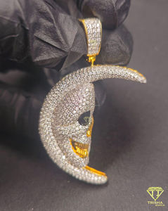 Colgante de Calavera con Luna Creciente Estilo Hip Hop, Chapado en Oro, con Diamantes VVS Cultivados en Laboratorio, en Plata de Ley 925, para Hombre - Product Image 1