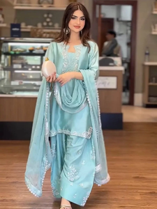 Ensemble Patiala de créateur en soie de verre romain avec broderie, travail de sequins de 3 mm, travail de rivets et de perles, et dupatta, couleur ciel 84179 - Product Image 1