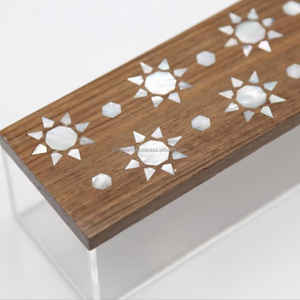 Porta Servilletas de Acrílico Transparente de Lujo con Logotipo Personalizado y Cubierta con Incrustaciones de Madera para las Celebraciones de Ramadán y Eid Mubarak - Product Image 5