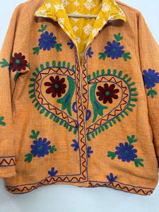 Chaqueta Suzani de Algodón TNT Bordada con Flores Bohemias Naranjas, Cuello Mandarín, Hecha a Mano, Estilo Étnico, para Invierno, Resistente al Viento - Product Image 4