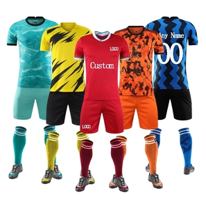 Ensemble de maillot de football personnalisé 100% polyester, impression sublimée, manches courtes, unisexe, vêtements d'équipe pour adultes, évacuation de l'humidité, toutes saisons - Product Image 1