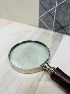 Loupe grossissante de 3 pouces en finition nickel avec poignée ronde en bois - Product Image 4