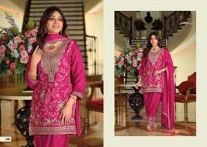 Élégant ensemble Salwar en Chinon lourd avec broderies, tenue ethnique de luxe pour femmes modernes, idéal pour les soirées. - Product Image 3