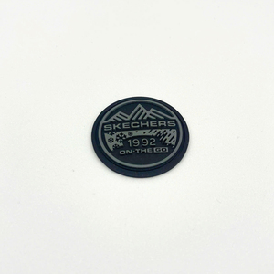 แผ่นแปะโลโก้ PVC แบบนิ่ม-ปรับแต่งแบรนด์ได้สำหรับเครื่องแต่งกายรองเท้าและอุปกรณ์เสริมมีชนิดกาวหรือแบบเย็บติด - Product Image 1