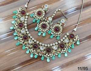 Conjunto de collar Kundan chapado en oro antiguo de lujo con cuentas de rubí verde menta, aretes, Maang Tikka, conjunto de joyería nupcial para boda - Product Image 2